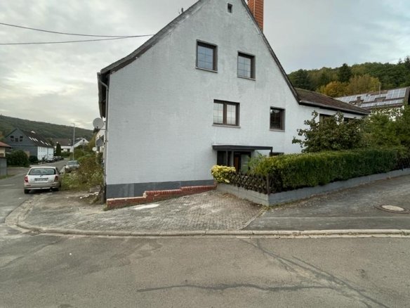 Vollständig renovierte Villa mit 2 separaten Wohnungen und 180 m² Wohnfläche in Birkenfeld